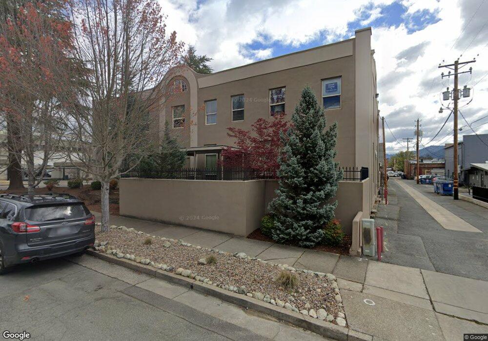 141 NW C St, Grants Pass, OR 97526 - photo 1