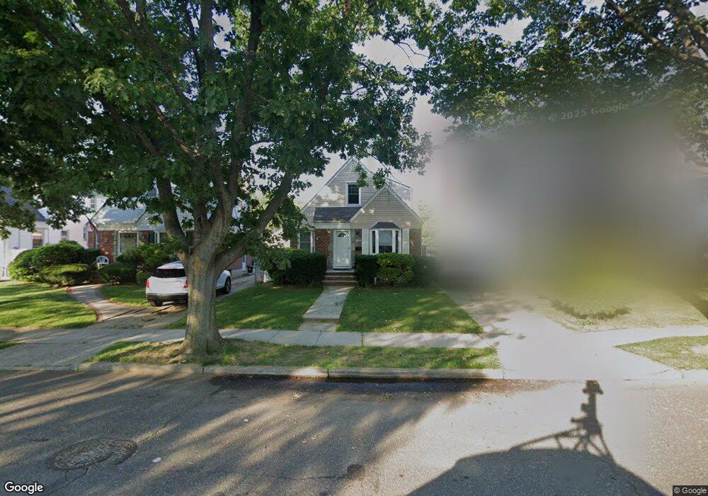 7811 267th St, Glen Oaks, NY 11004 - photo 1