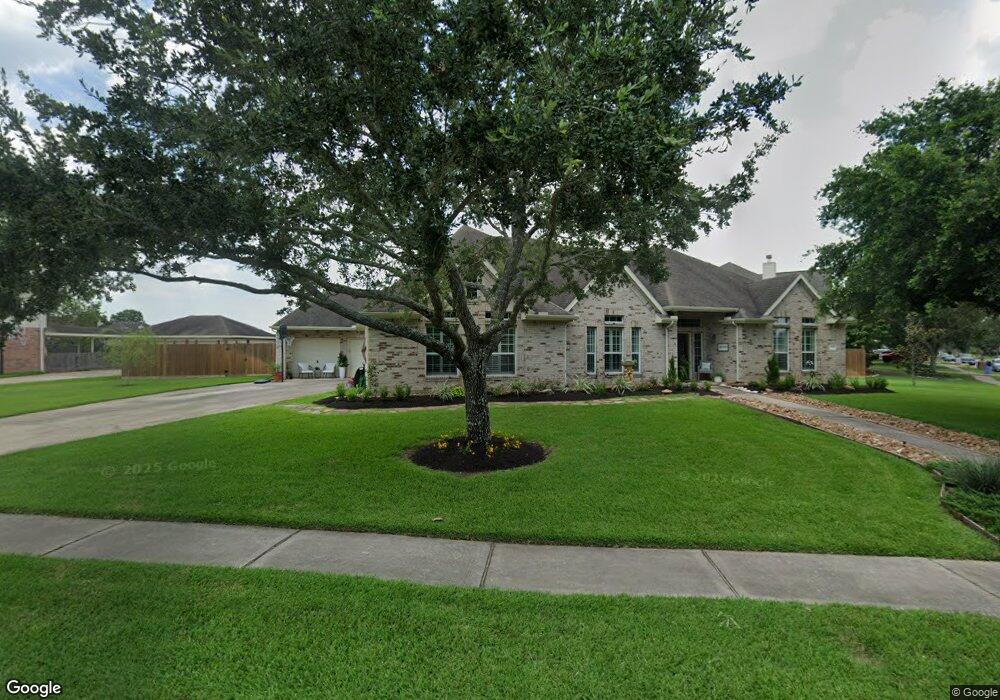729 Falcon Lake Dr, Friendswood, TX 77546 - photo 1