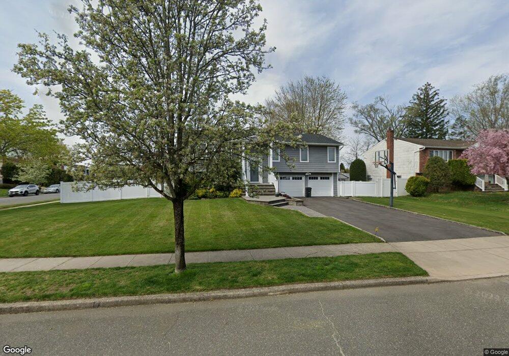 39 Heather Crescent, ComMacK, NY 11725 - photo 1