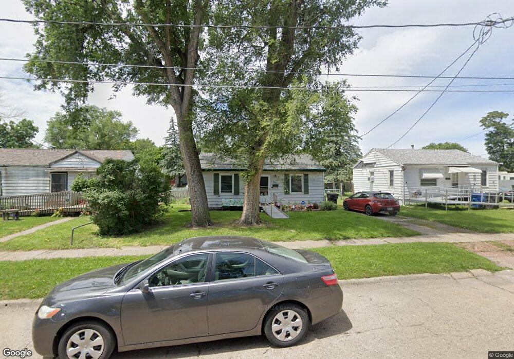 820 E 28th St, Des Moines, IA 50317 - photo 1