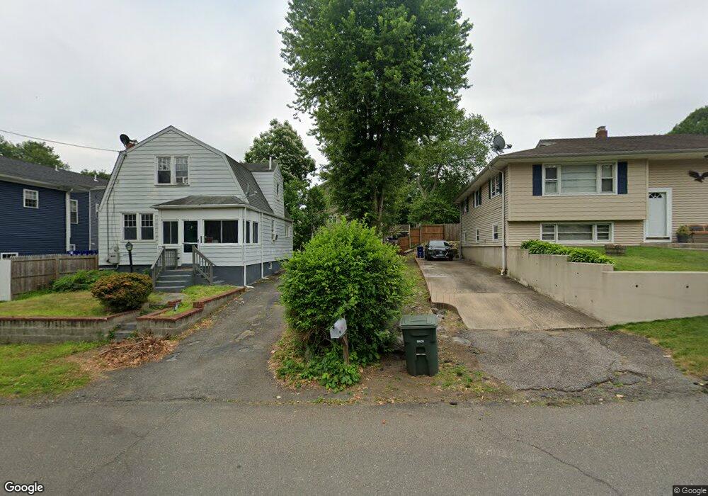 549 Saunders Ave, Bridgeport, CT 06606 - photo 1