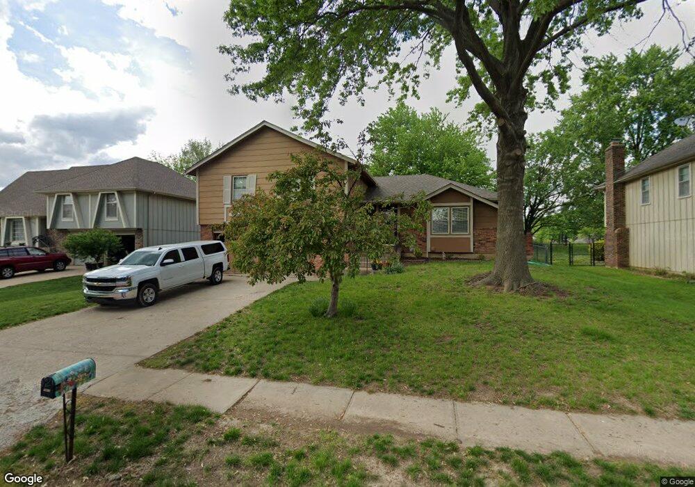 10410 W 49th Place, Shawnee, KS 66203 - photo 1