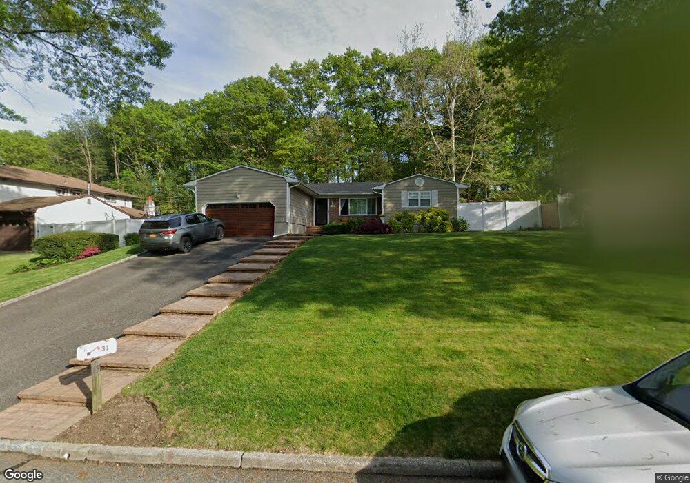 31 Pimlico Dr, ComMacK, NY 11725 - photo 1