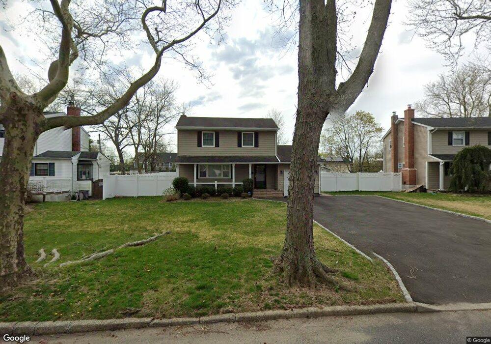 12 Arden Ln, ComMacK, NY 11725 - photo 1