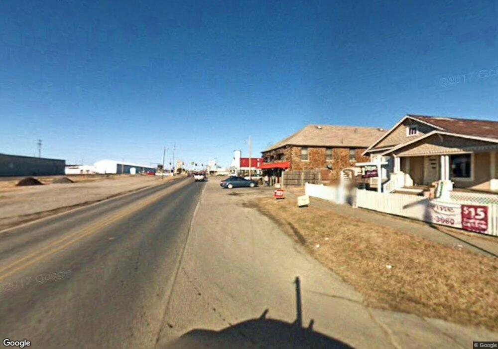 692 W Claremore St, Claremore, OK 74017 - photo 1