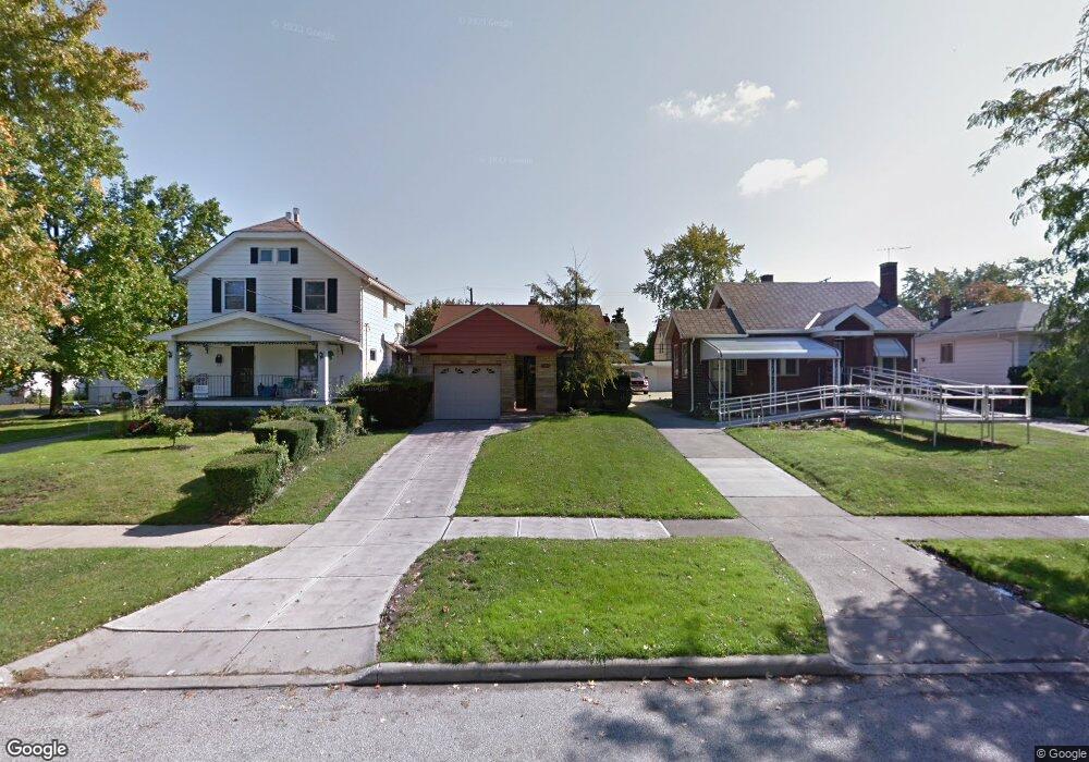 5207 Anthony St, Maple Heights, OH 44137 - photo 1