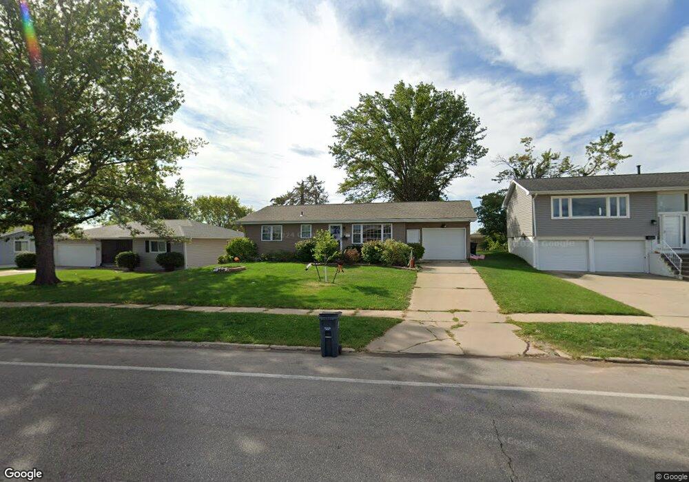 3423 1st Ave SW, Cedar Rapids, IA 52405 - photo 1