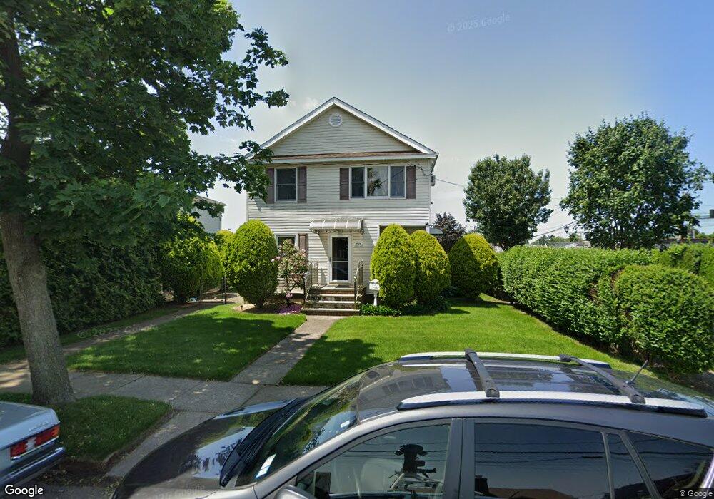 257 Wardwell Rd, Mineola, NY 11501 - photo 1