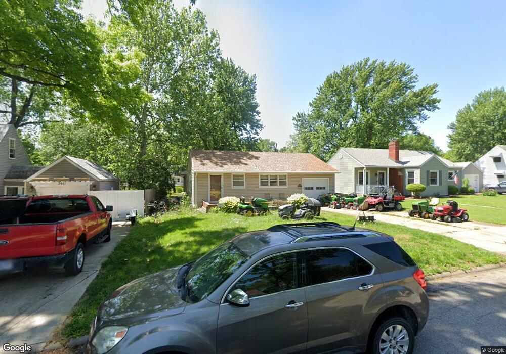 3917 SW Windsor Ct, Topeka, KS 66604 - photo 1