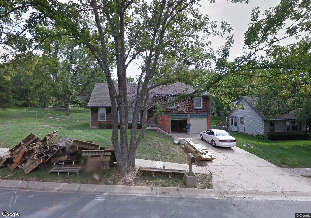 8205 Haskins St, Lenexa, KS 66215 - photo 1