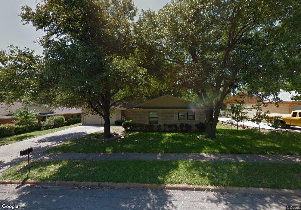 1304 Crestridge St, Ennis, TX 75119 - photo 1