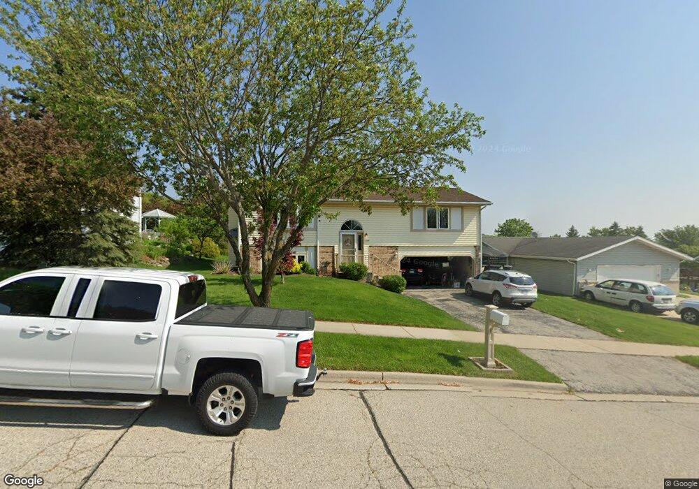 3314 Squire Ln, West Bend, WI 53090 - photo 1