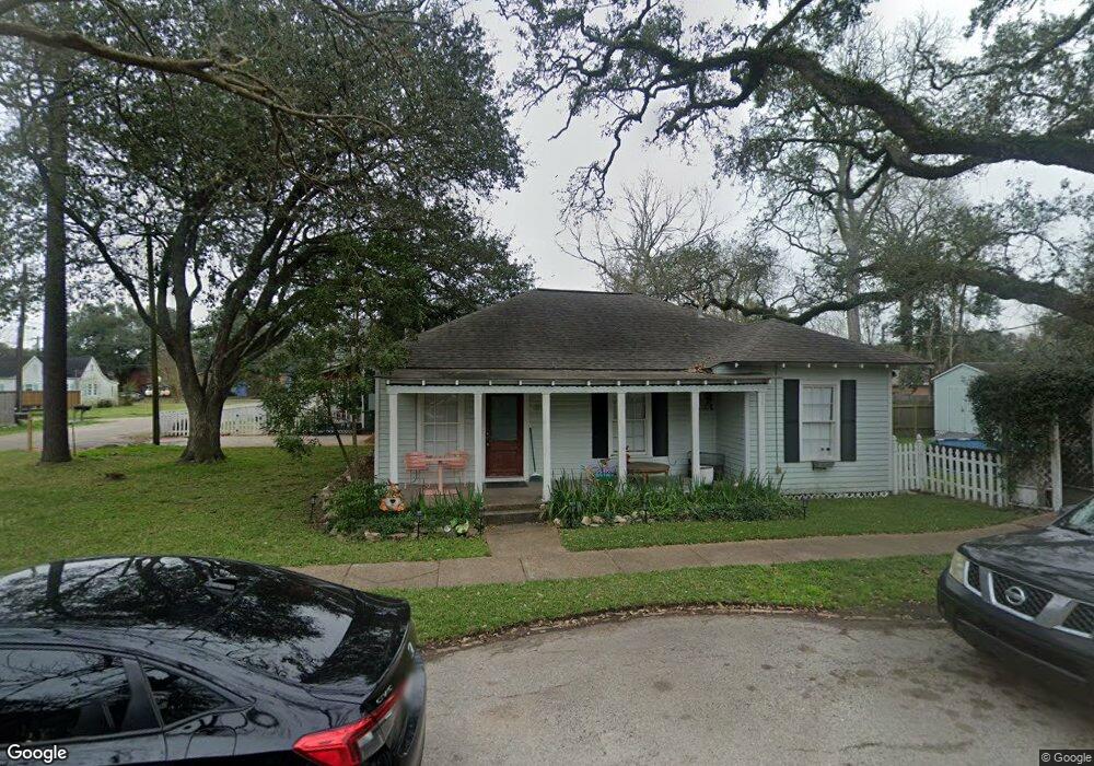 312 S Lee St, Alvin, TX 77511 - photo 1
