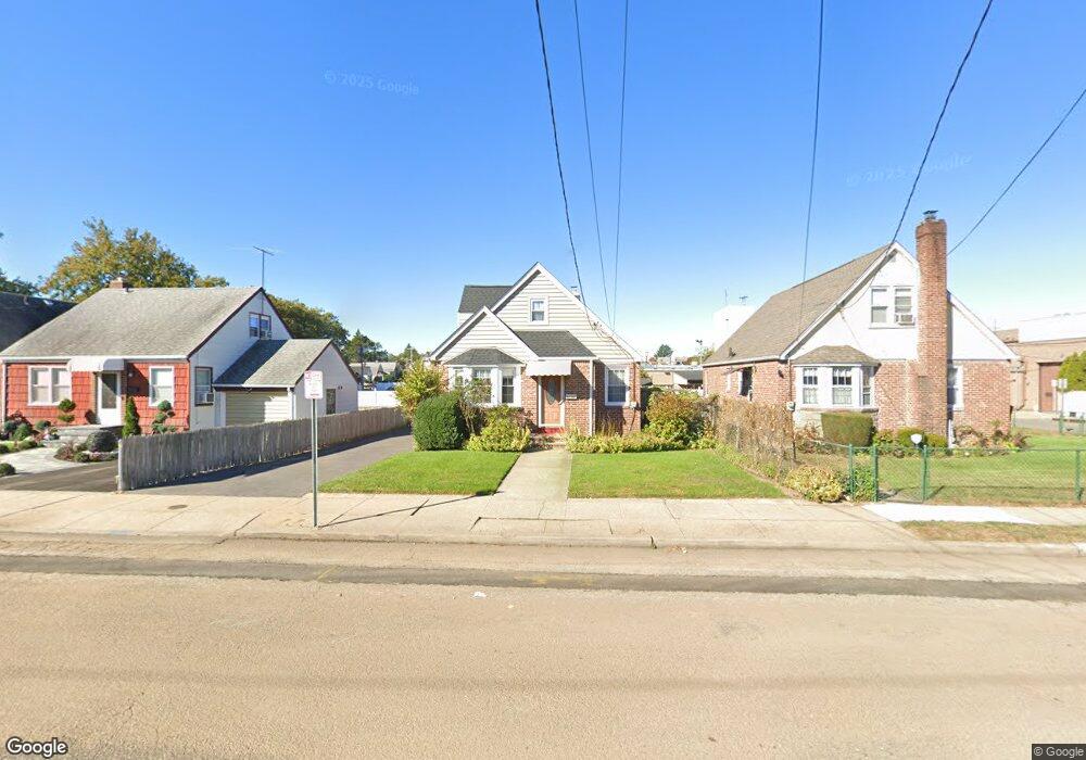 36 Claflin Blvd, Franklin Square, NY 11010 - photo 1