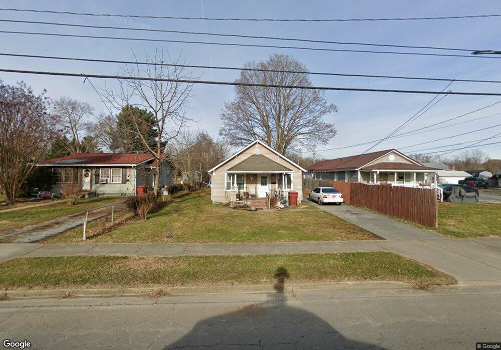 1819 E Fairview Ave, Johnson City, TN 37601 - photo 1