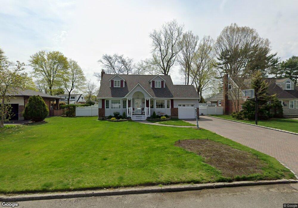 14 Hubbell St, ComMacK, NY 11725 - photo 1