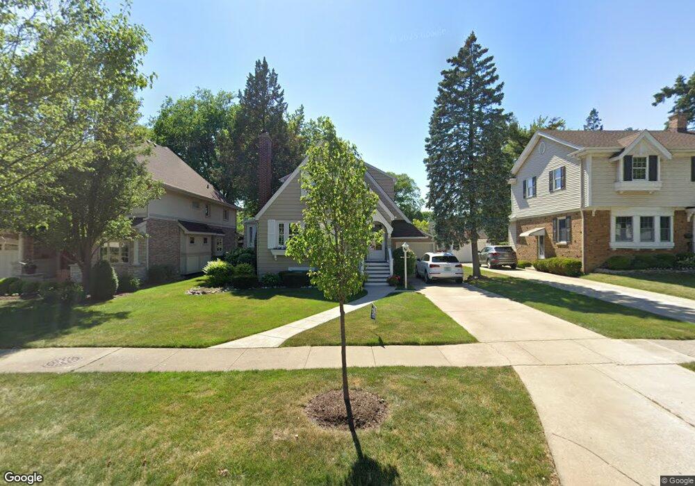 566 S Poplar Ave, Elmhurst, IL 60126 - photo 1