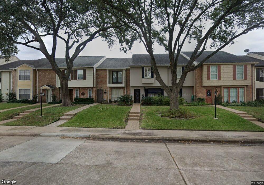 10215 Longmont Dr unit 4, Houston, TX 77042 - photo 1