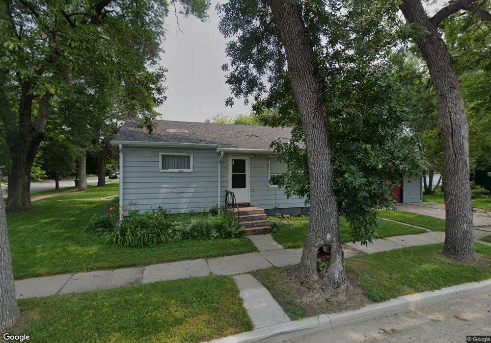 201 5th Ave SW, Jamestown, ND 58401 - photo 1