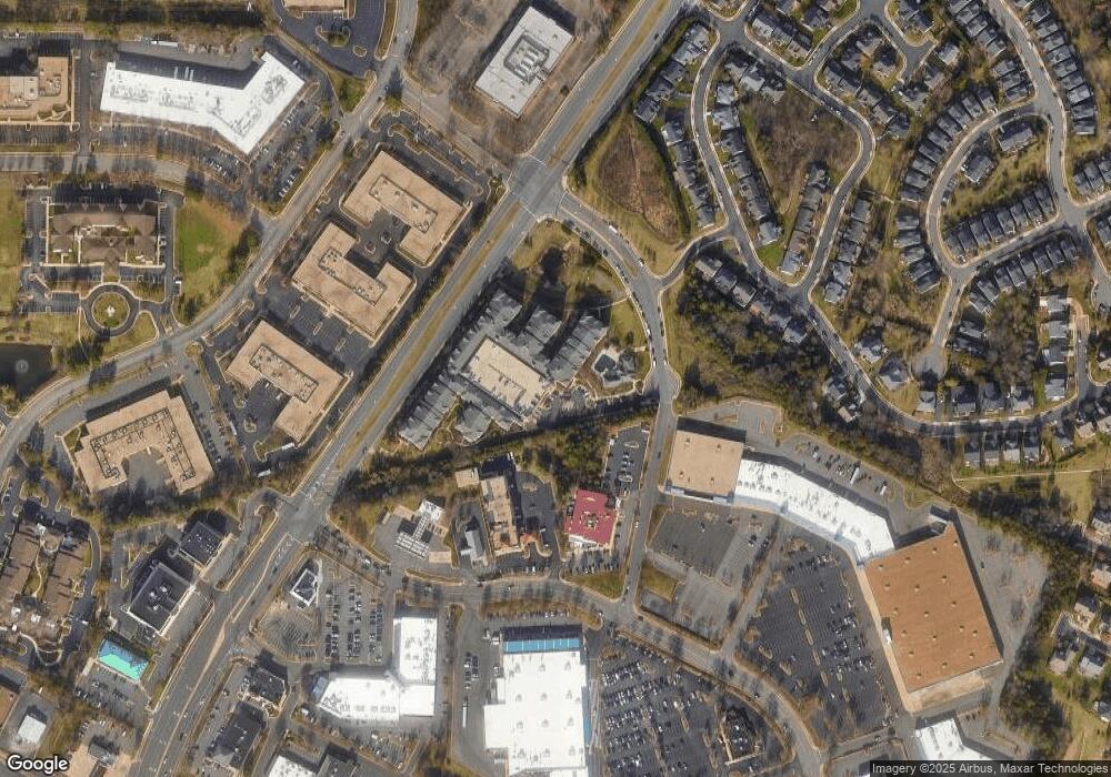 3820 Lightfoot St unit 316, Chantilly, VA 20151 - photo 1