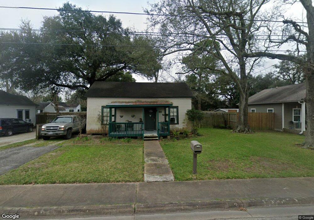 313 W Adoue St, Alvin, TX 77511 - photo 1