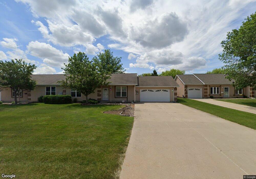 1828 W 18th St unit 1, Cedar Falls, IA 50613 - photo 1