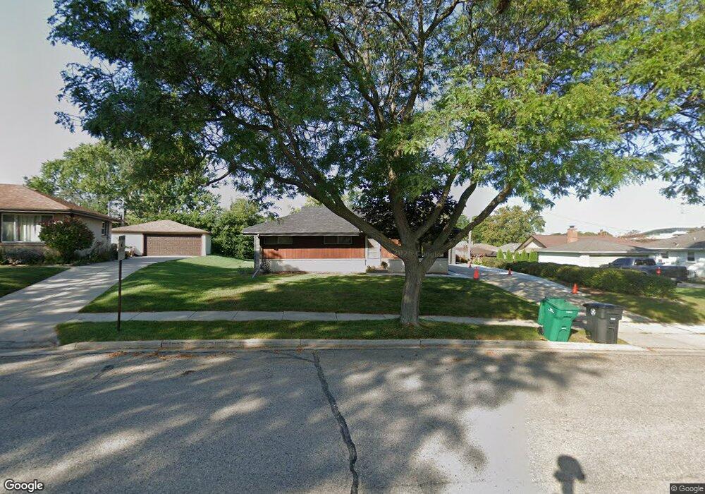 W152N8369 Elm Ln, Menomonee Falls, WI 53051 - photo 1