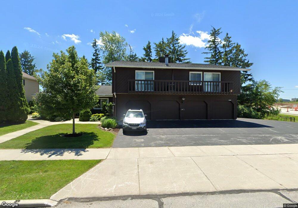 2619 Camelot Blvd, Sheboygan, WI 53081 - photo 1