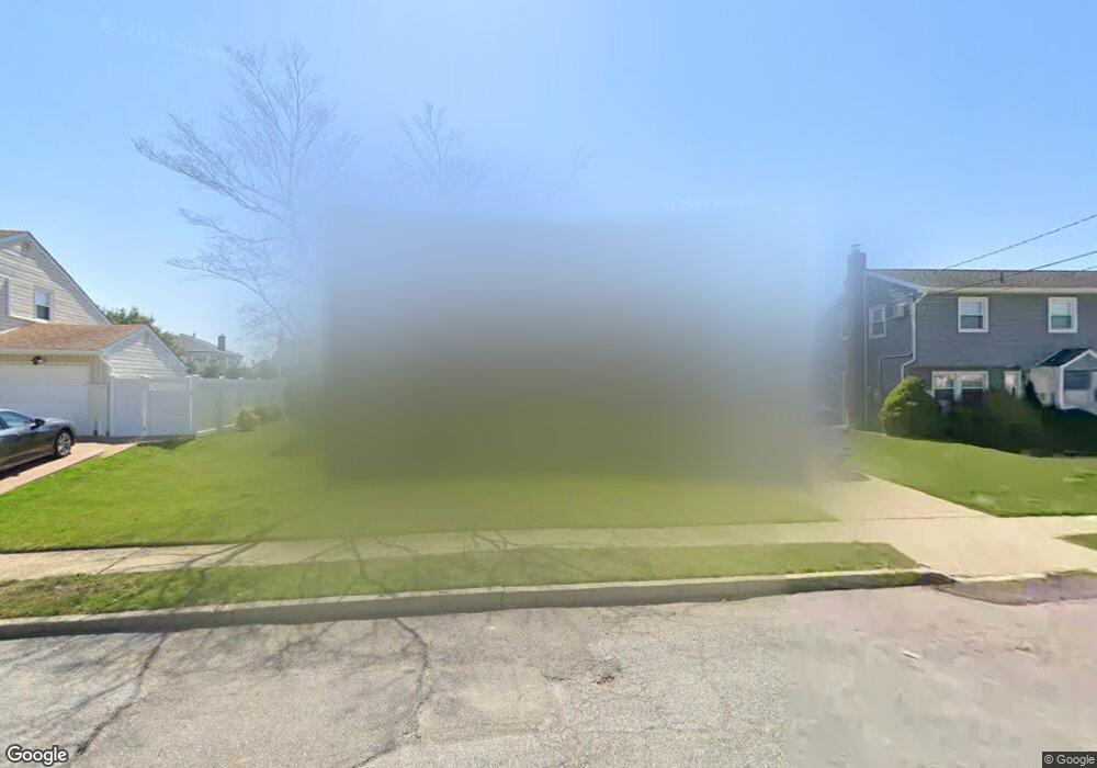 2498 Williams Ct, Bellmore, NY 11710 - photo 1