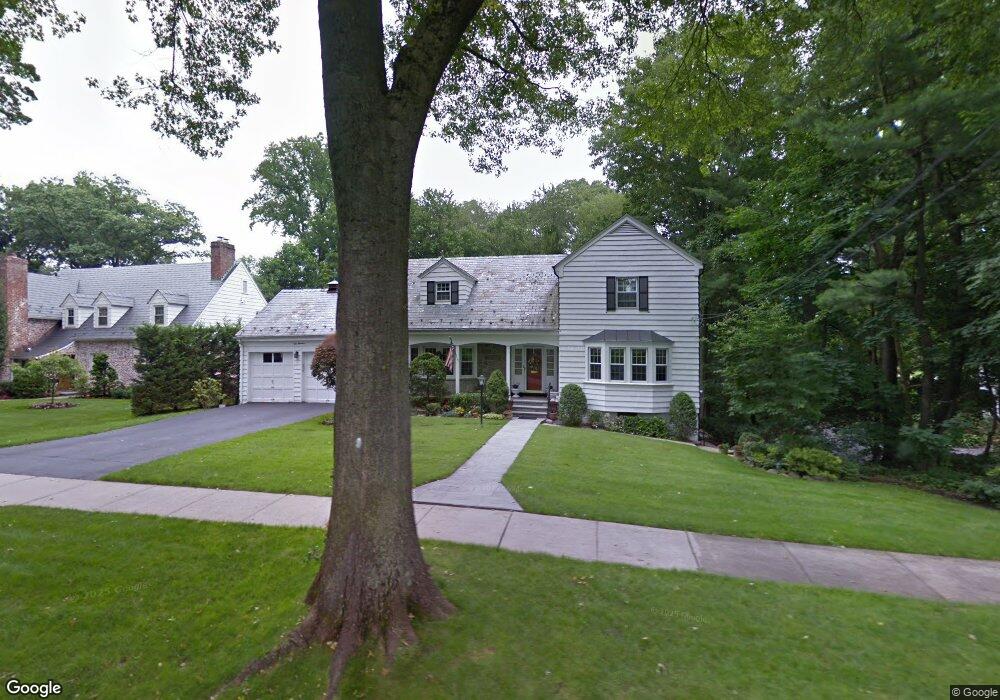 100 Manhasset Woods Rd, Manhasset, NY 11030 - photo 1