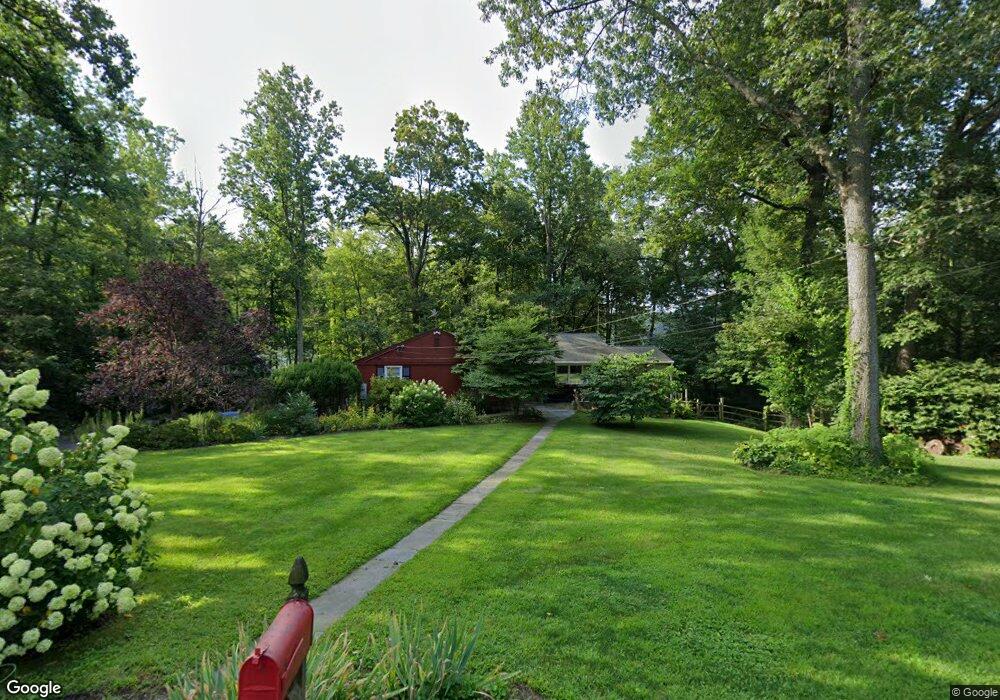 40 Taunton Lake Dr, Newtown, CT 06470 - photo 1