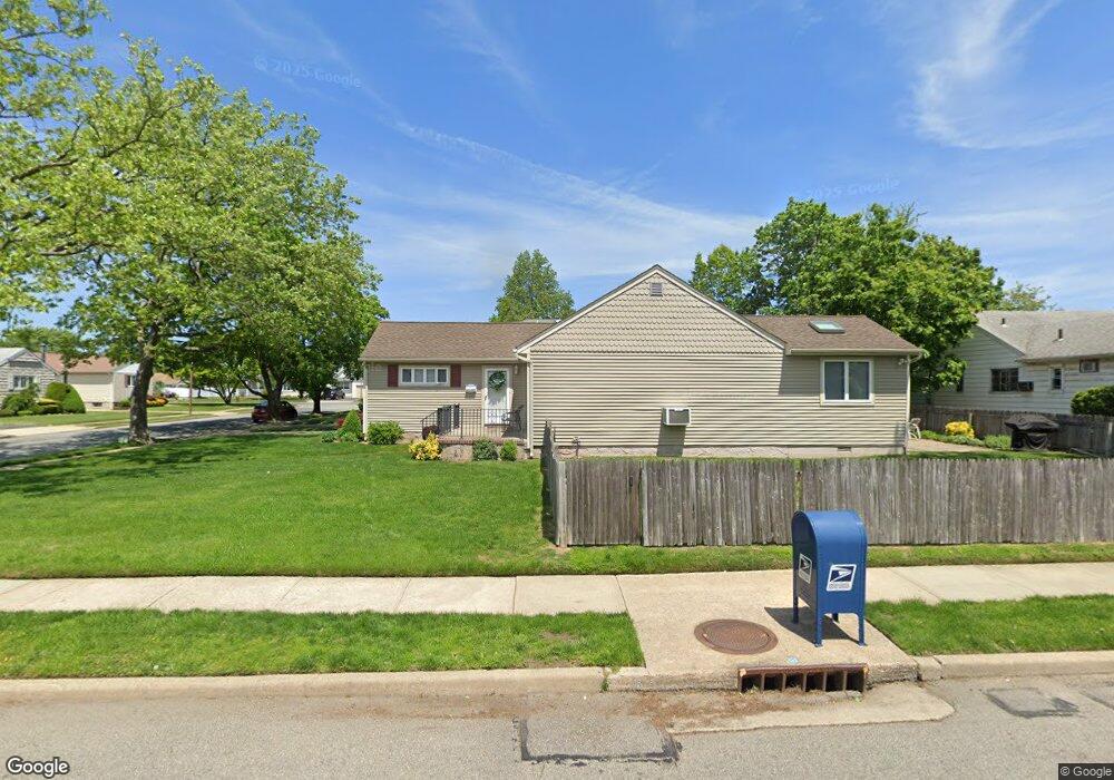 389 Eton Rd, Franklin Square, NY 11010 - photo 1