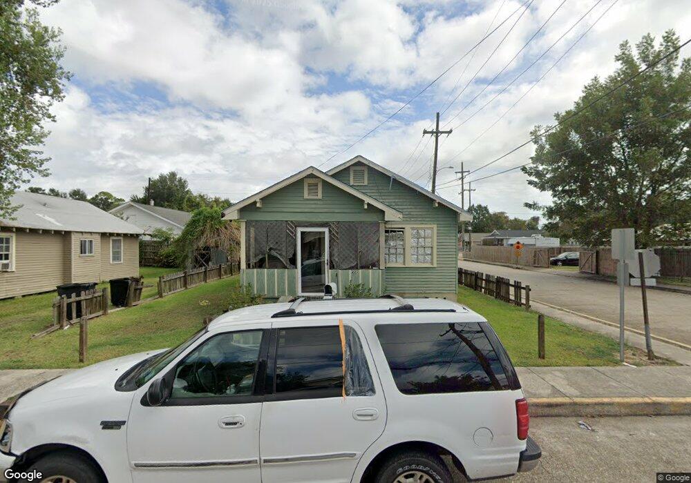 225 Columbus St, Houma, LA 70360 - photo 1