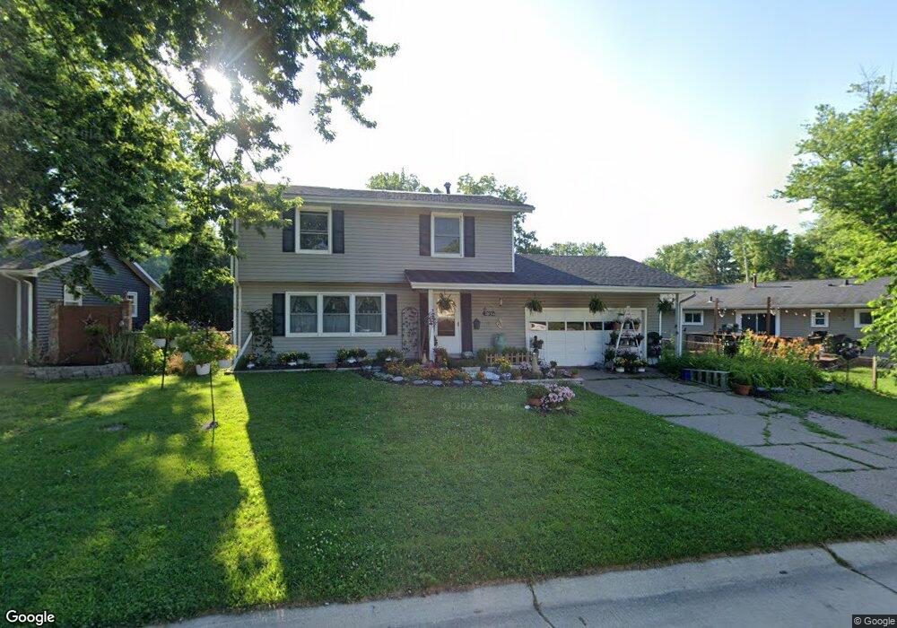 2813 Greenway Dr, Bettendorf, IA 52722 - photo 1