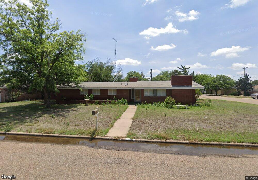 2309 W 12th St, Plainview, TX 79072 - photo 1
