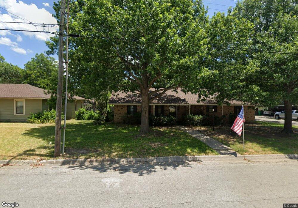 1202 Whaley Dr, Gainesville, TX 76240 - photo 1