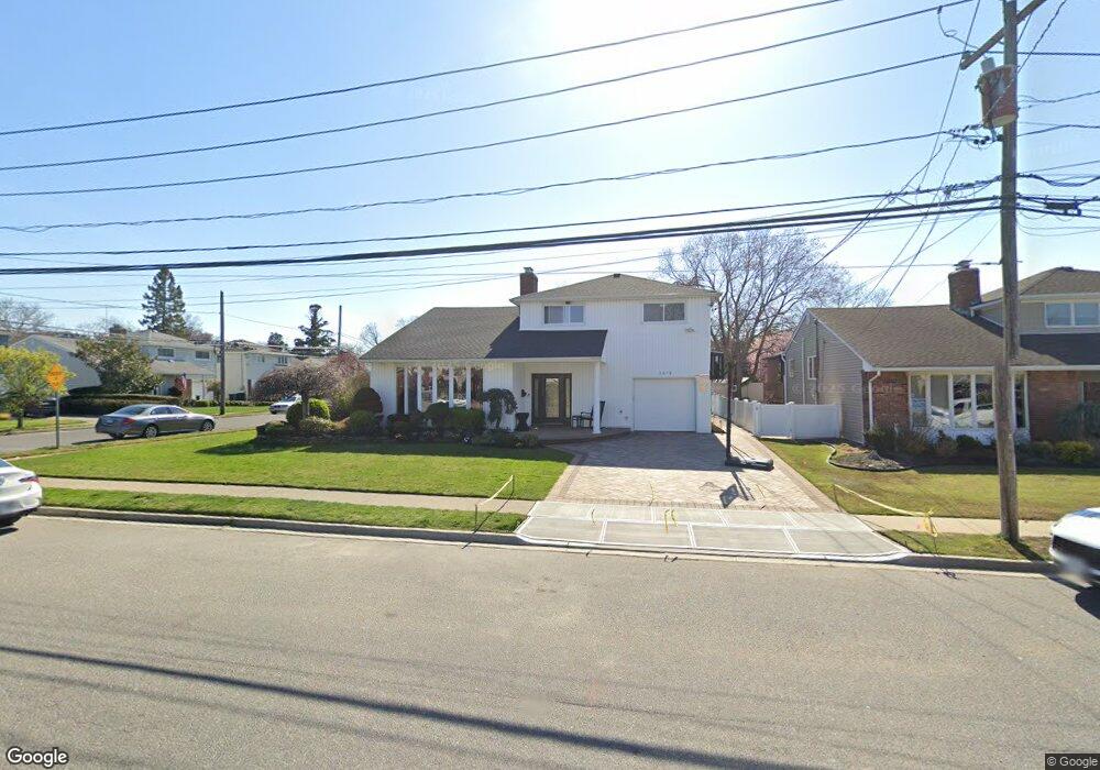 2878 Wynsum Ave, Merrick, NY 11566 - photo 1