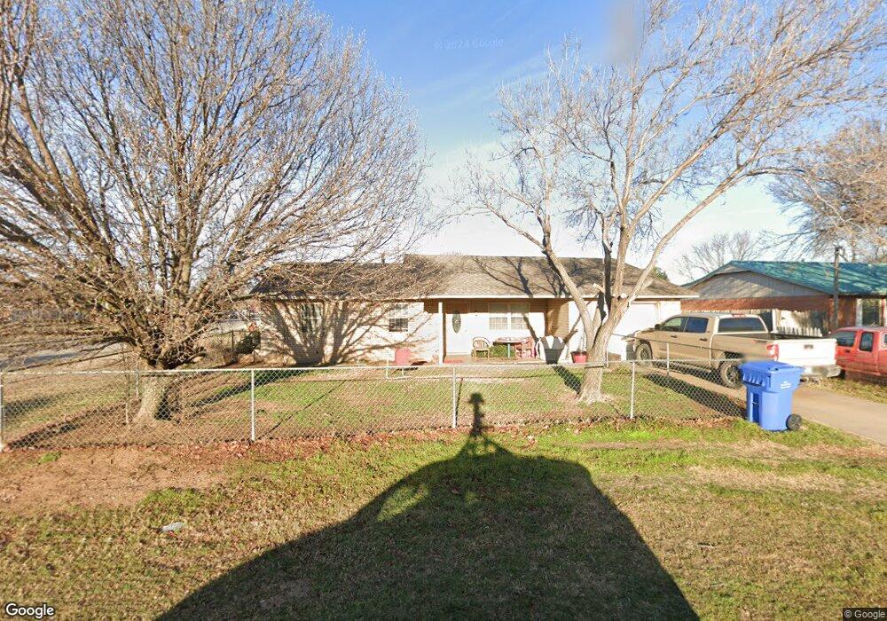 302 Deer Dr, Cache, OK 73527 - photo 1
