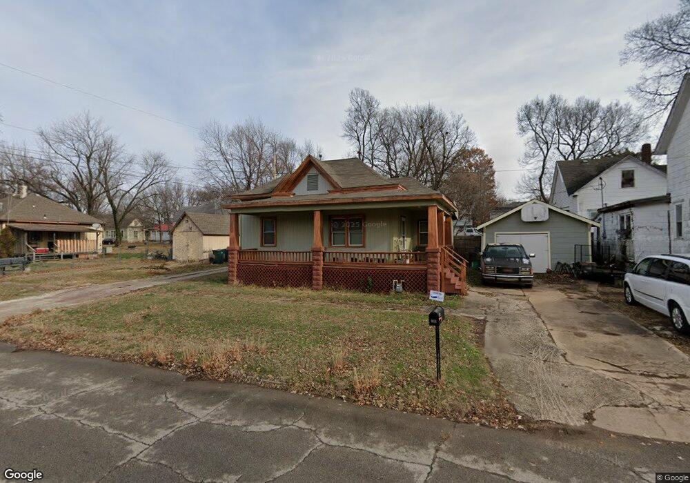 911 N Central N A, Parsons, KS 67357 - photo 1