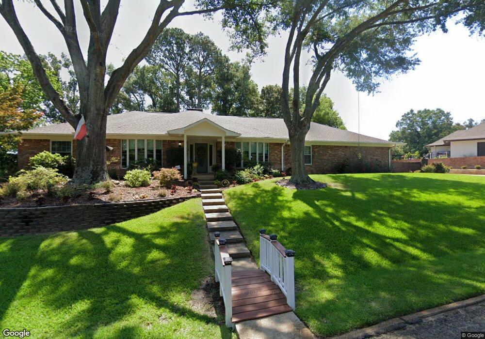 909 909 Colonial Cir, Tyler, TX 75701 - photo 1