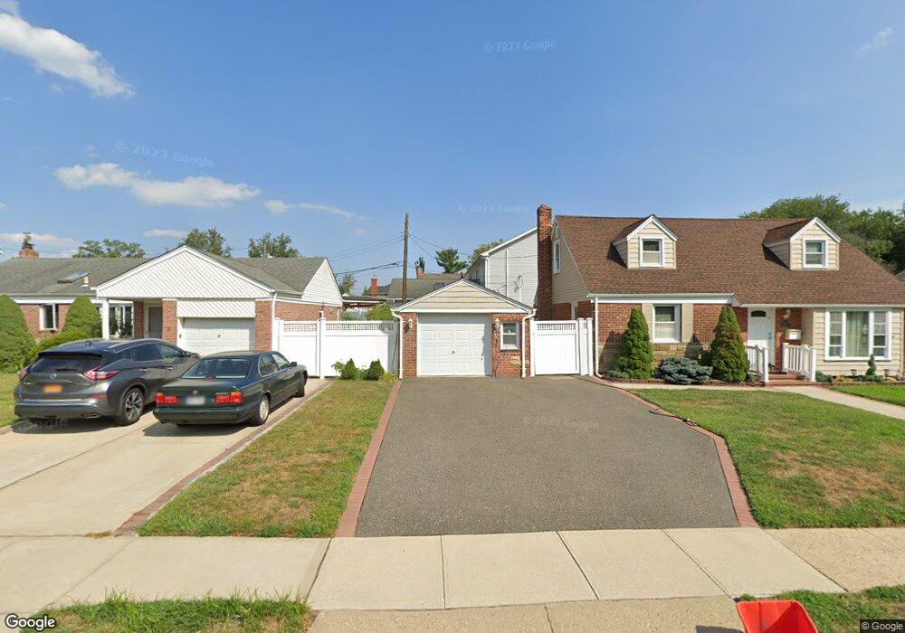 865 Willow Rd, Franklin Square, NY 11010 - photo 1