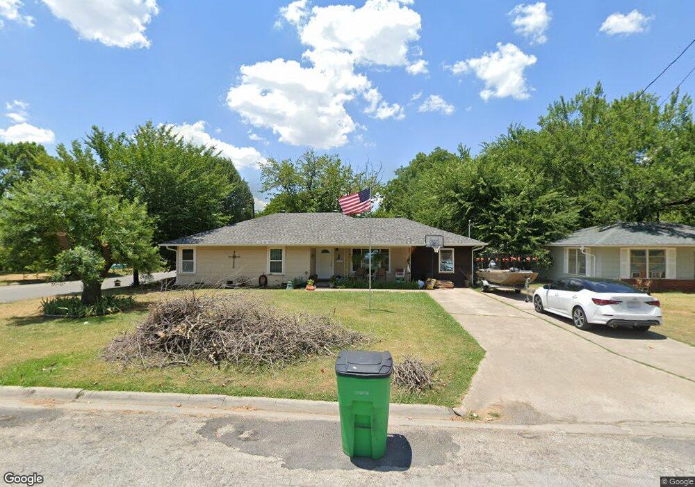 1101 N Howeth St, Gainesville, TX 76240 - photo 1