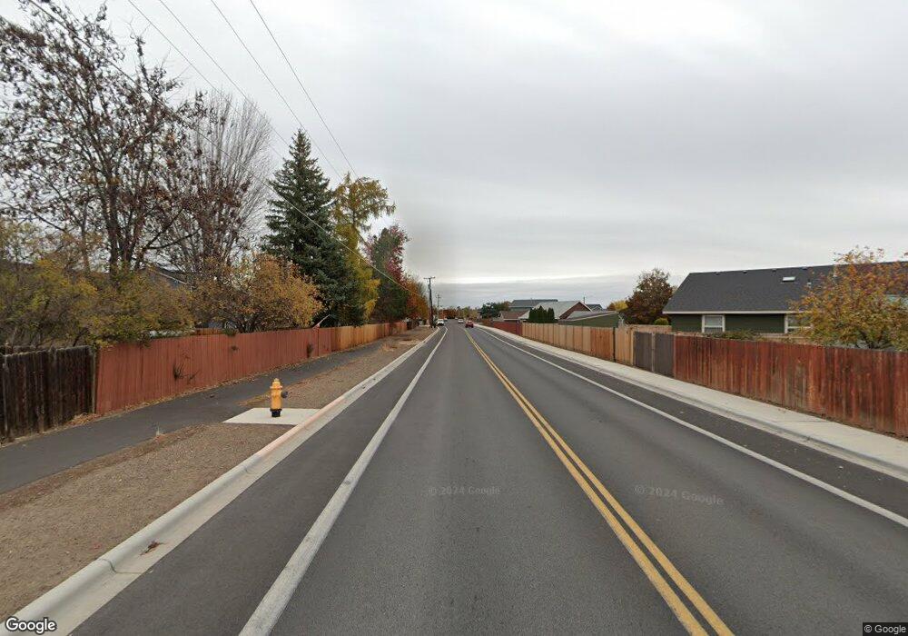 137 NW Hemlock Ave, Redmond, OR 97756 - photo 1