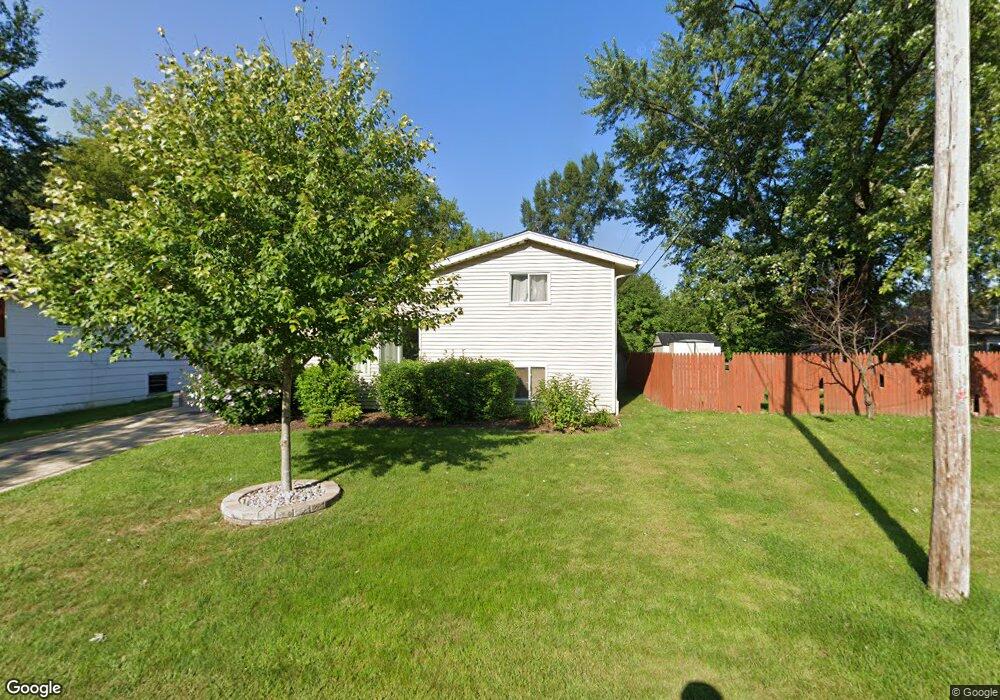 1739 Queens Ct, Carpentersville, IL 60110 - photo 1