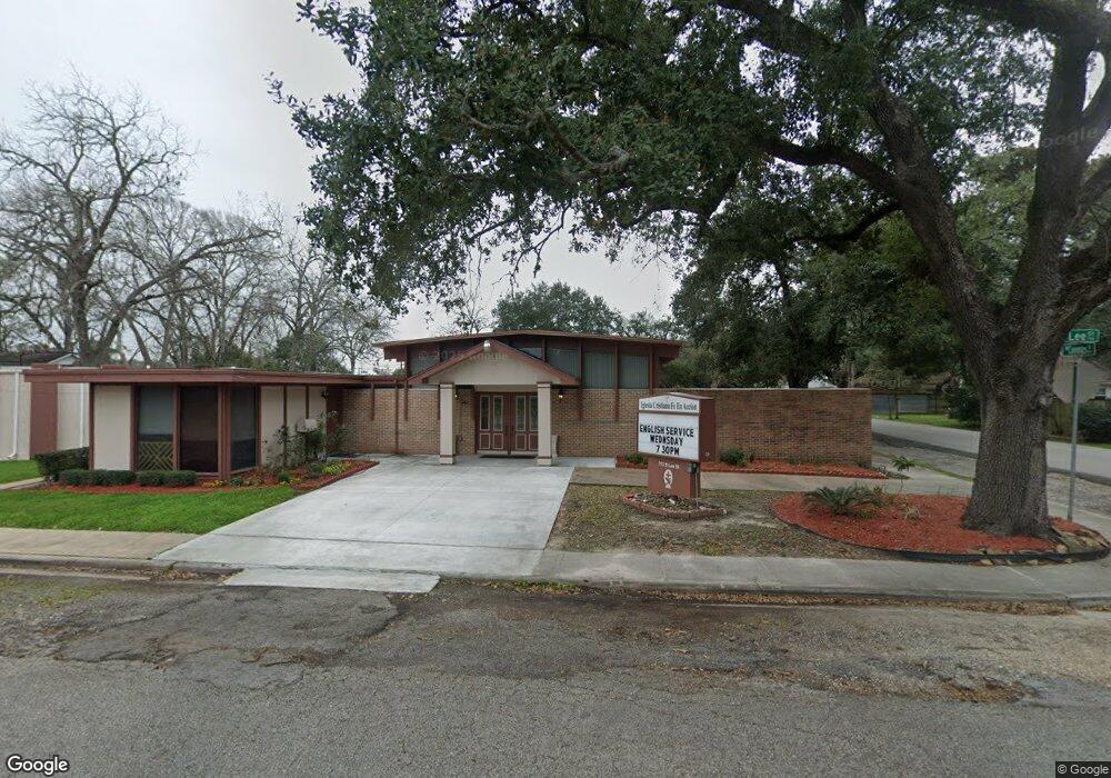 713 S Lee St, Alvin, TX 77511 - photo 1