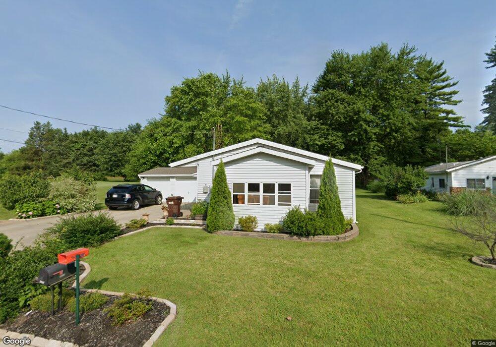 803 Lakeshore Dr, Auburn, IN 46706 - photo 1