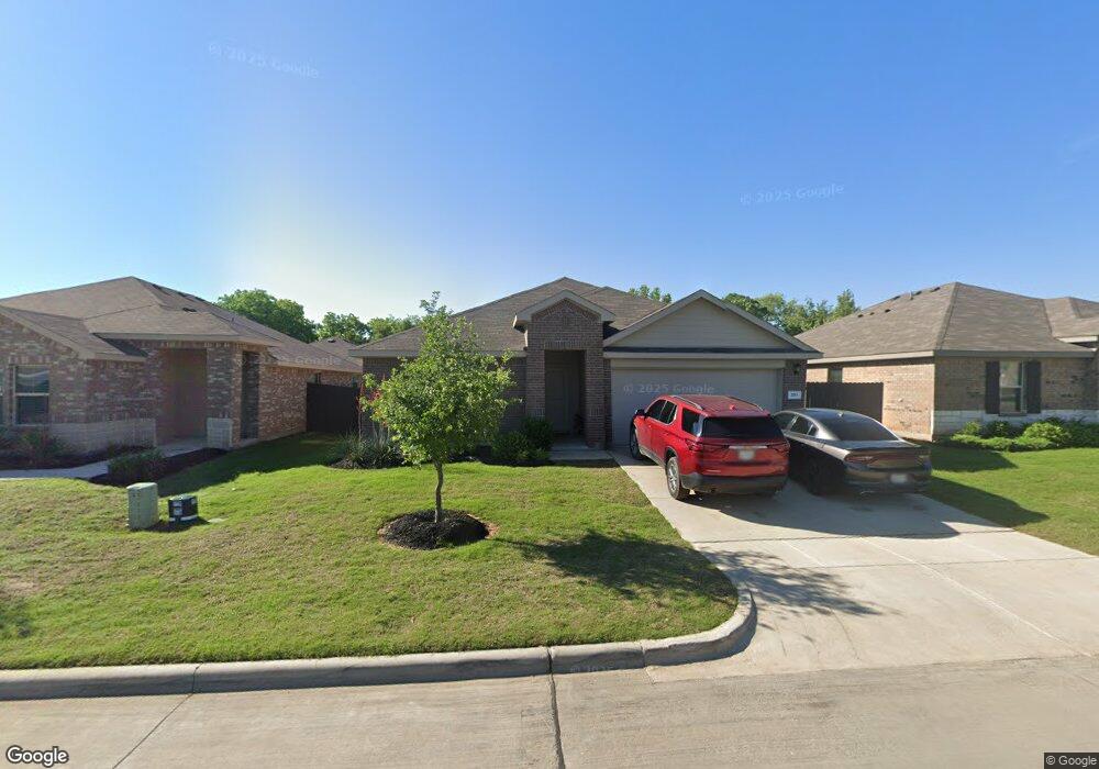 301 Seclusion Dr, Cleburne, TX 76033 - photo 1