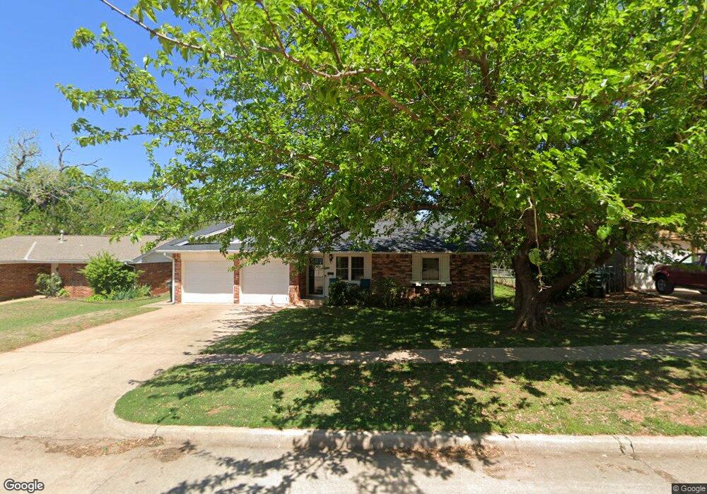 915 Crown Dr, Edmond, OK 73034 - photo 1