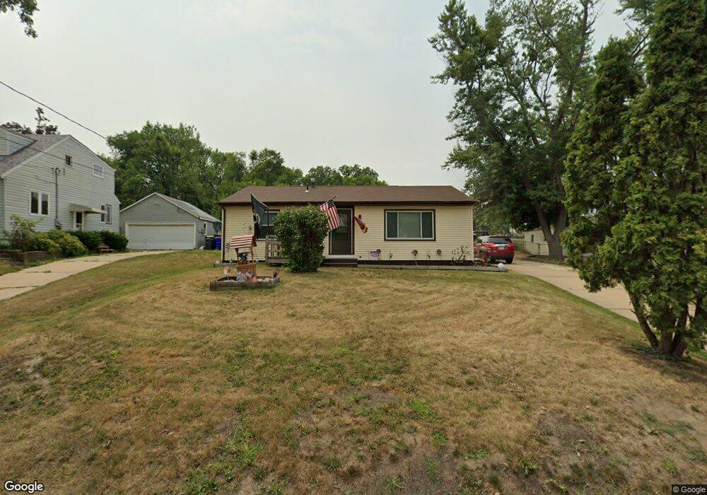 2922 Outlook Dr SW, Cedar Rapids, IA 52404 - photo 1
